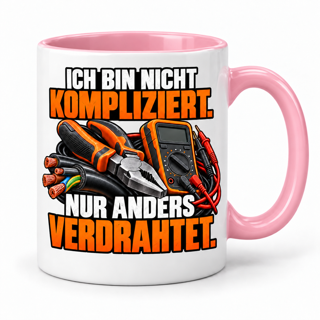 Elektriker-Tasse „Nur anders verdrahtet“ mit Werkzeugmotiv ohne Personen – Rosa