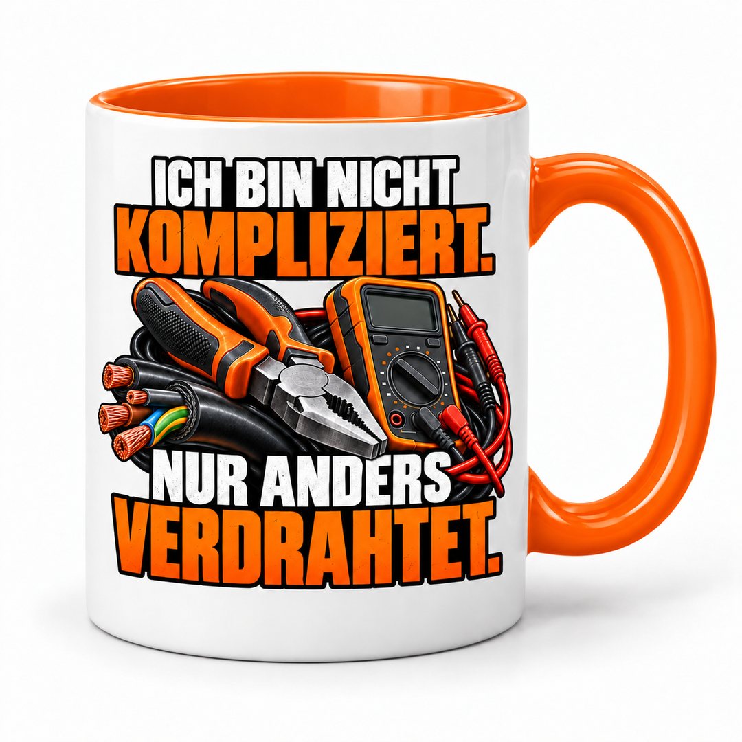 Elektriker-Tasse „Nur anders verdrahtet“ mit Werkzeugmotiv ohne Personen – Orange
