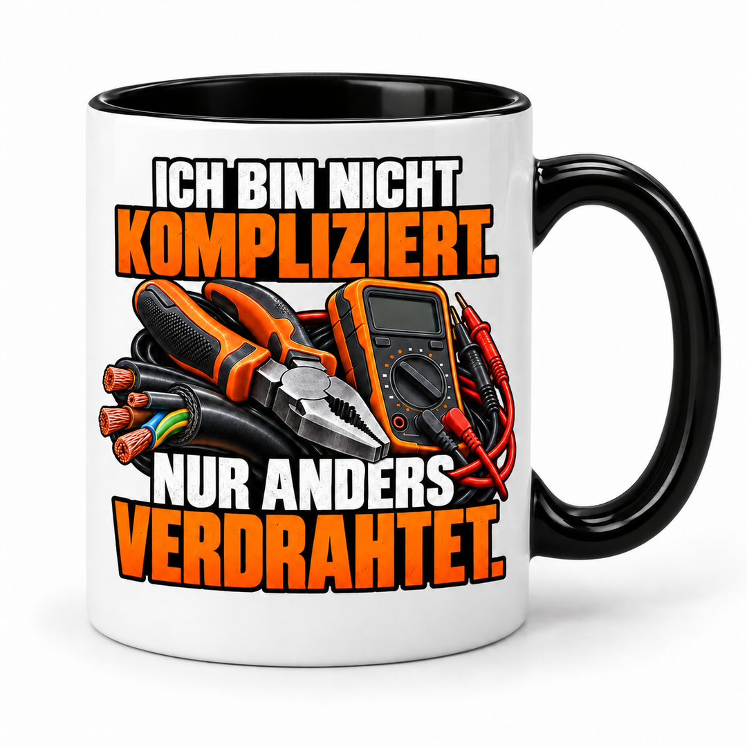 Elektriker-Tasse „Nur anders verdrahtet“ mit Werkzeugmotiv ohne Personen – Schwarz