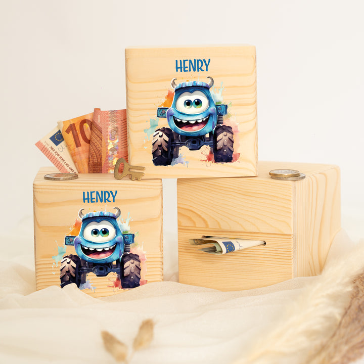 Personalisierte Spardose „Monstertruck“ aus Holz – mit Namensdruck – Geschenk für Kinder