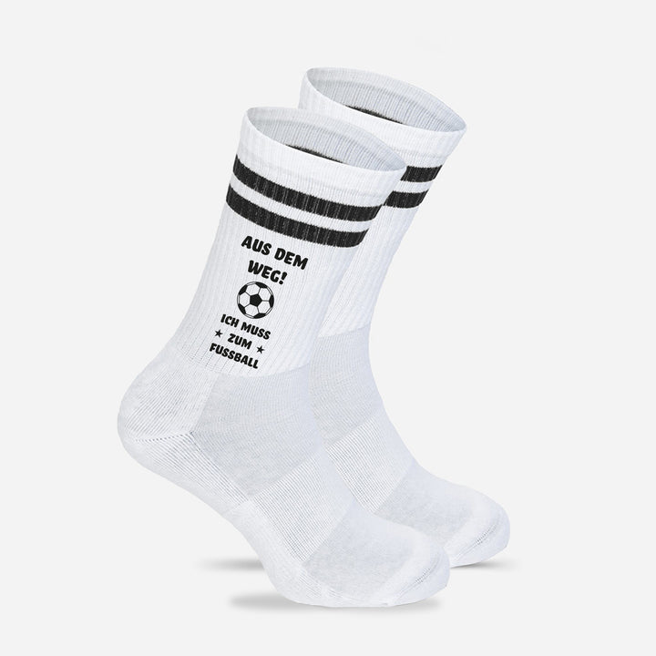 Socken „Aus dem Weg. Ich muss zum Fußball“ | Lustige Fußball-Socken | Geschenk für Fußballfans & Kicker