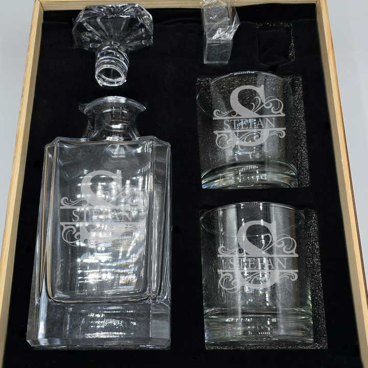Personalisierte Whiskey Geschenkbox mit Gravur – Geschenkset mit Glas & Steinen – Individuell mit Namen – Perfektes Weihnachtsgeschenk für Männer