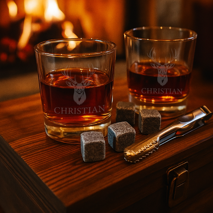 Personalisierte Whiskey Geschenkbox mit Gravur – Geschenkset mit Glas & Steinen – Individuell mit Namen – Perfektes Weihnachtsgeschenk für Männer