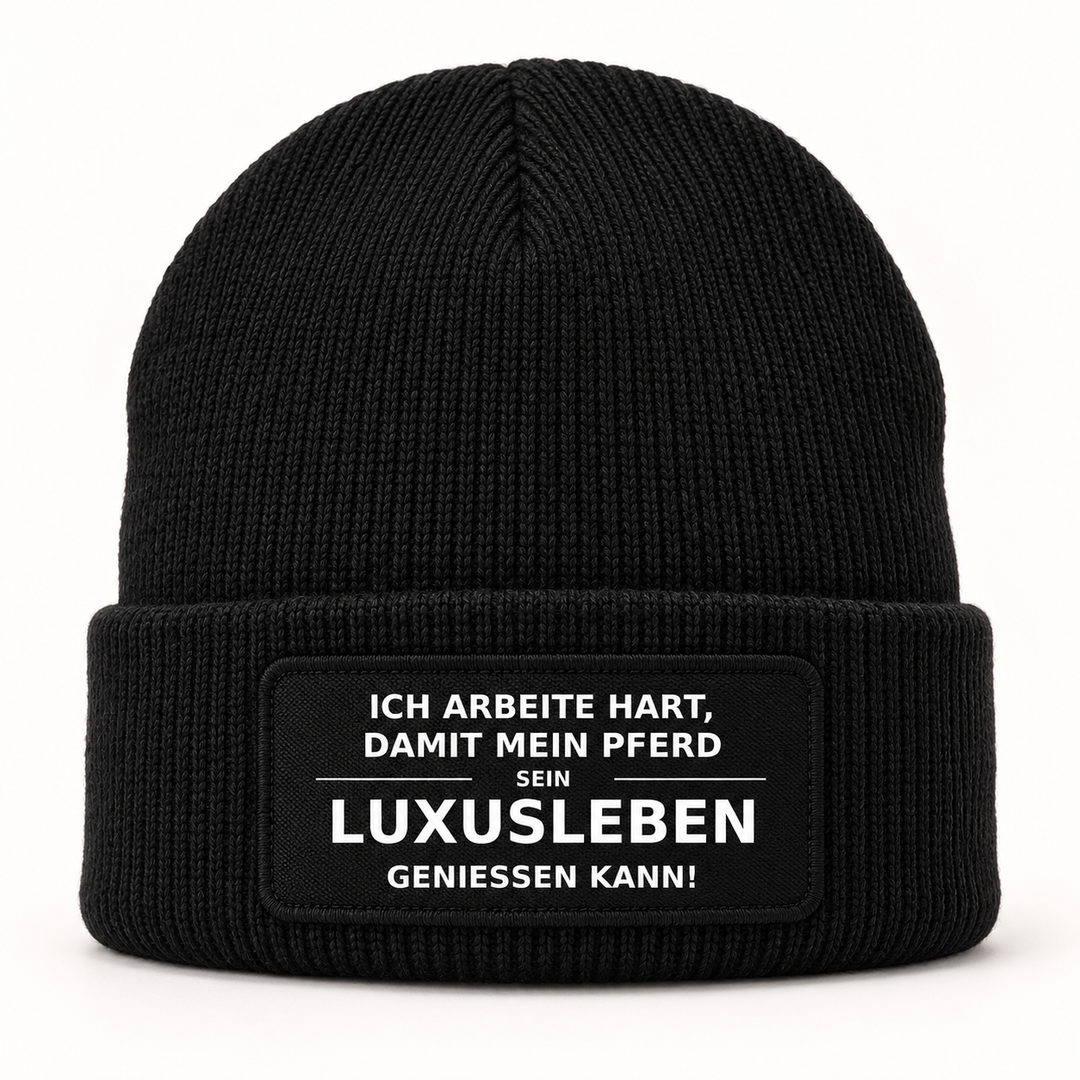 Schwarze Mütze mit Pferde-Spruch: Ich arbeite hart, damit mein Pferd sein Luxusleben genießen kann