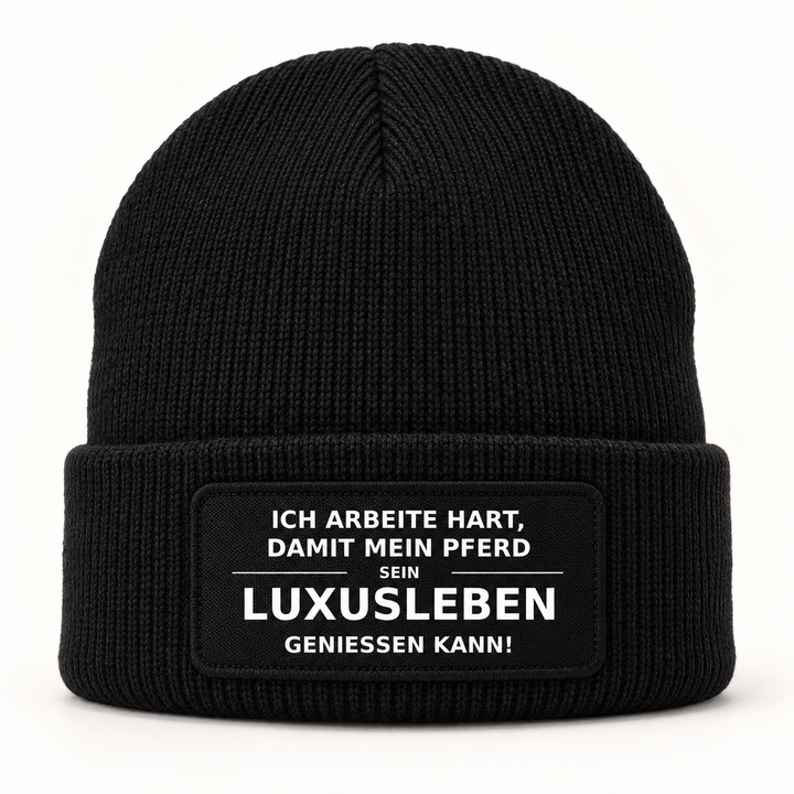 Schwarze Mütze mit Pferde-Spruch: Ich arbeite hart, damit mein Pferd sein Luxusleben genießen kann