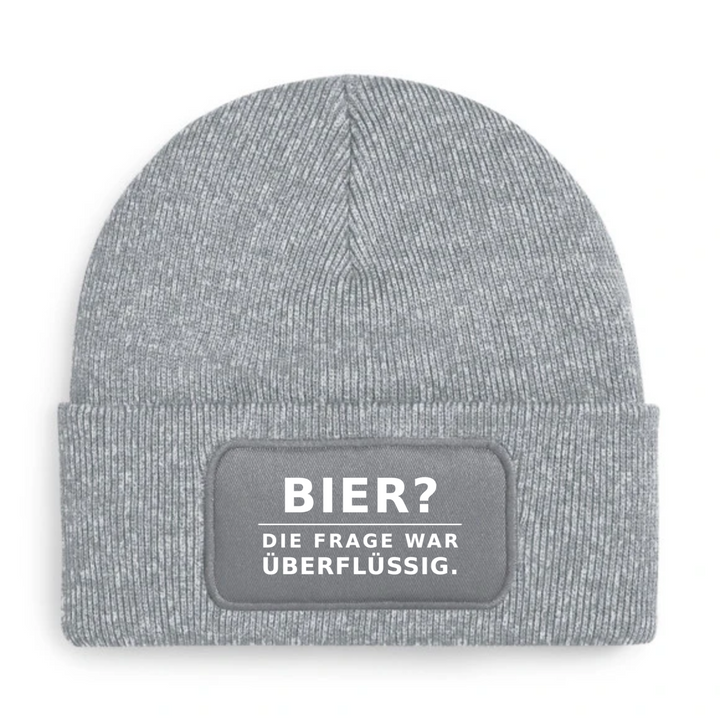Mütze BIER? DIE FRAGE WAR ÜBERFLÜSSIG. in Grau – Vorderansicht