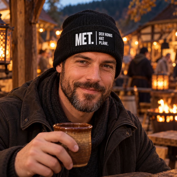 Met-Mütze auf einem herbstlichen Mittelaltermarkt – PEPAM Geschenke