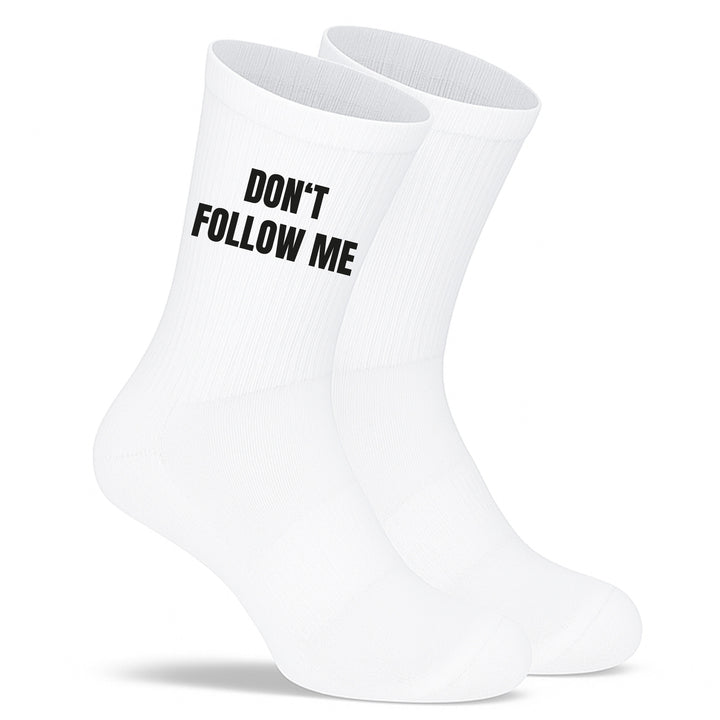 Socken „Don’t follow me, I’m lost too“ – Lustige Spruchsocken | Geschenk für Chaoten & Freigeister | Funny Socks aus Bio-Baumwolle