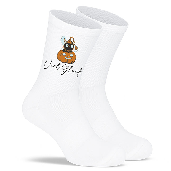 Socken „Viel Glück“ – Schwarze Katze & Kürbis Design 🎃🐈‍⬛ | Herbst & Halloween Edition | Glückssocken aus Bio-Baumwolle | Made in Europe