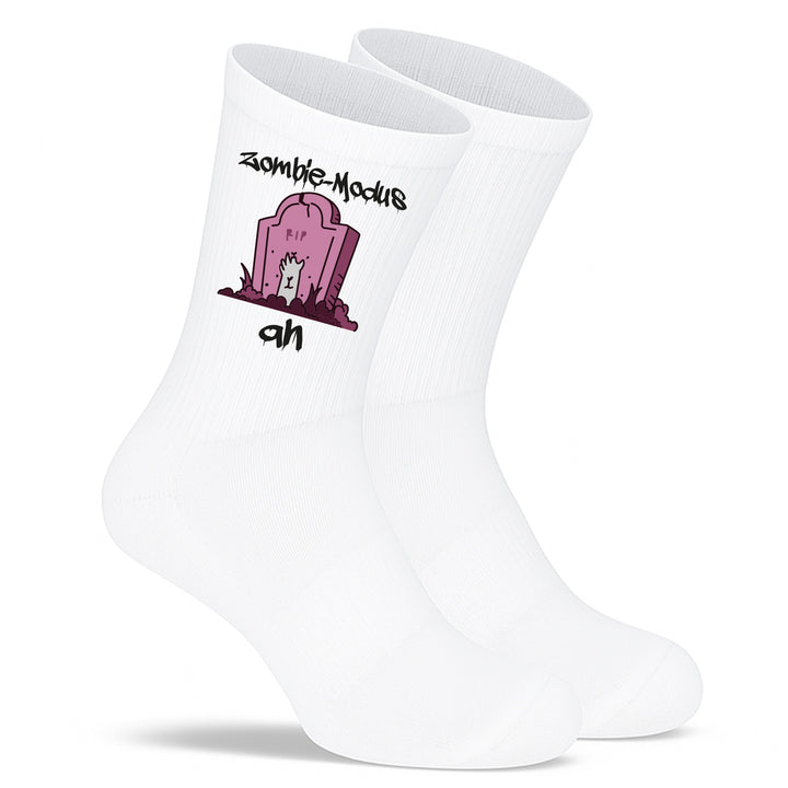 Socken „Zombie Modus – an“ – Lustige Spruchsocken | Halloween & Lazy Mood Socks aus Bio-Baumwolle | Made in Europe