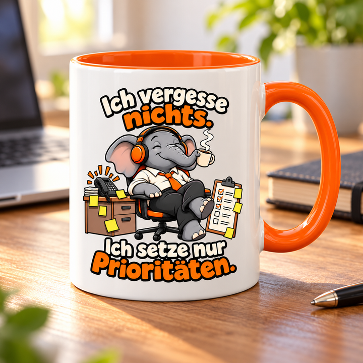 Elefanten-Tasse im Büro – lustiges Geschenk mit Prioritäten-Spruch.