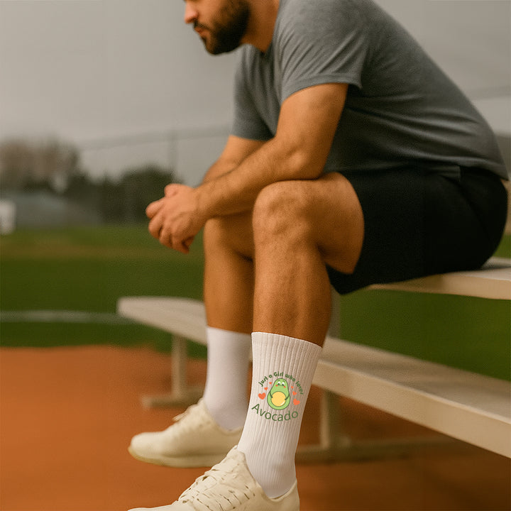 Socken „Just a girl who loves avocado“ – Lustige Avocado-Socken | Cute Fun Socks aus Bio-Baumwolle | Geschenkidee für Frauen