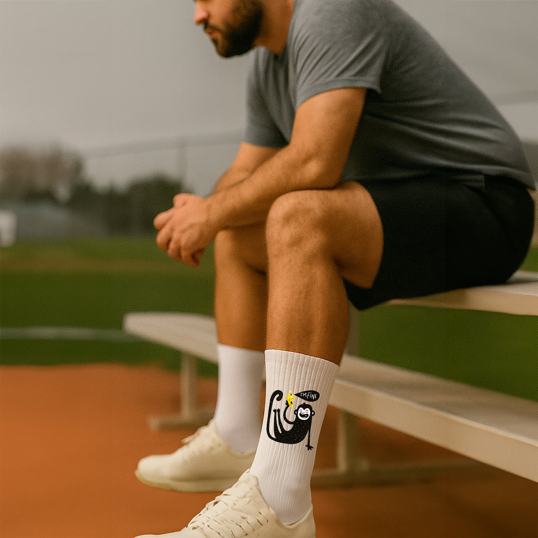Lustige Socken „I’m Fine“ – Affe mit Banane | Witzige Motivsocken aus Bio-Baumwolle | Made in Europe