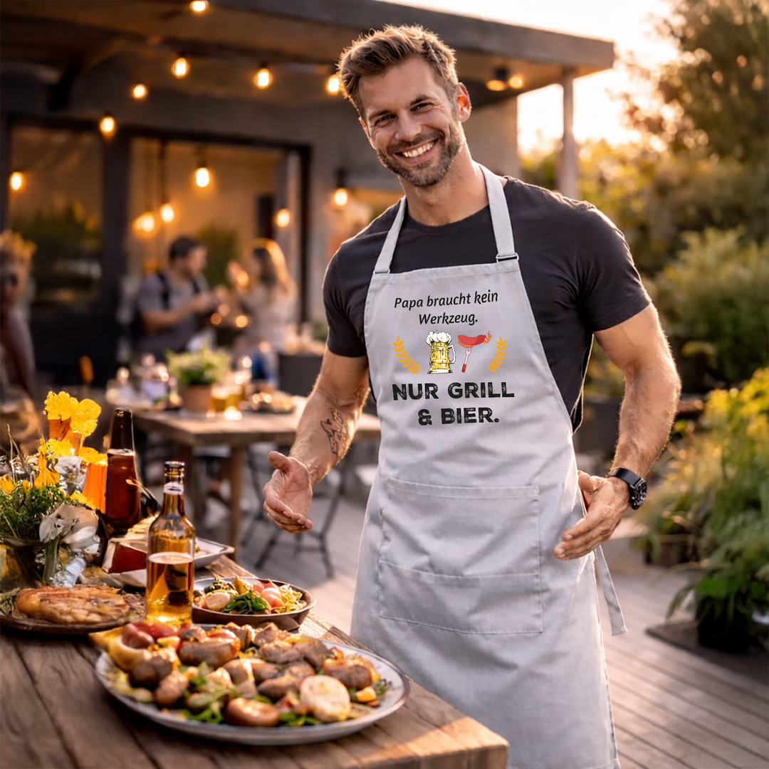 Grillschürze „Papa braucht kein Werkzeug – nur Grill & Bier“ | Lustige BBQ Schürze für Männer & Vatertag