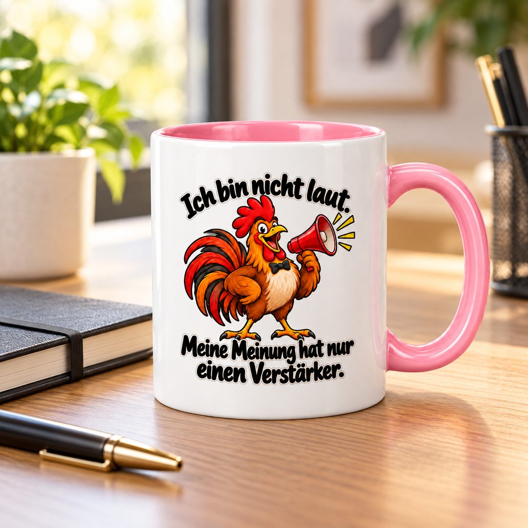 Lustige Hahn-Tasse im modernen Büro