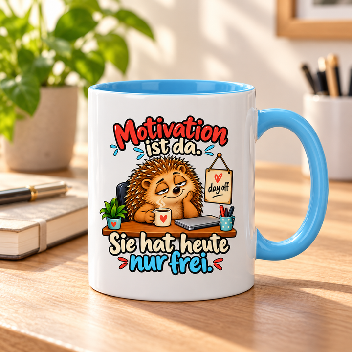 Lustige Igel-Tasse mit Bürohumor in einer modernen Arbeitsplatzszene