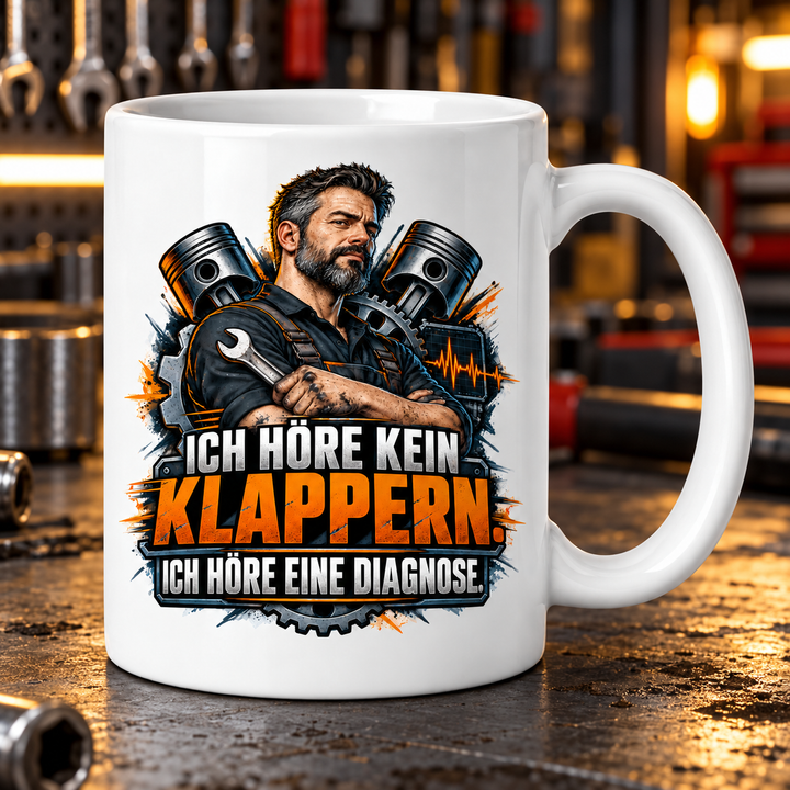 Mechaniker-Tasse in einer modernen Werkstatt