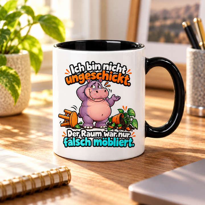 Lustige Nilpferd-Tasse auf einem Schreibtisch