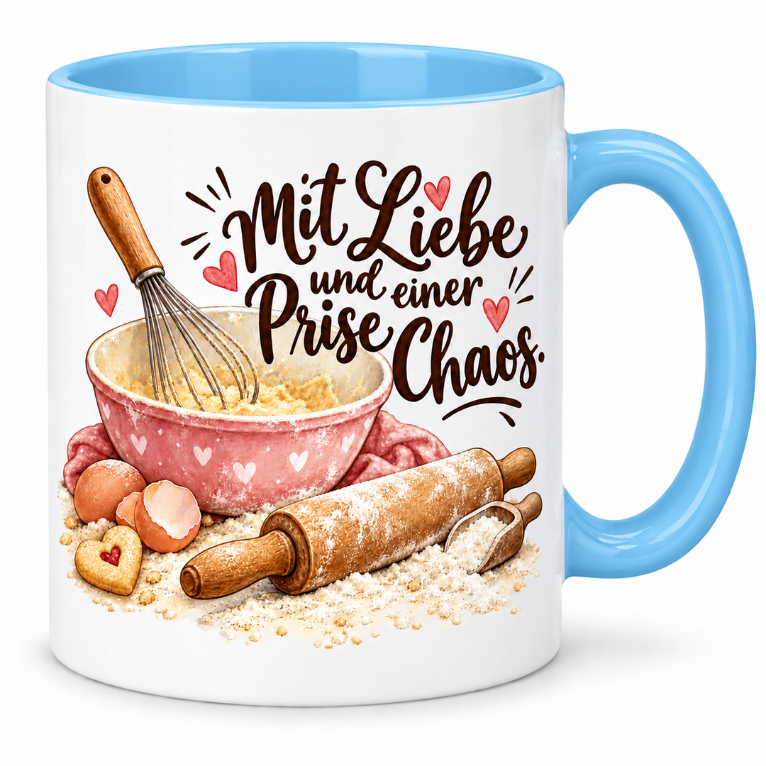 Backtasse „Mit Liebe und einer Prise Chaos.“ – blau, weiße Außenseite