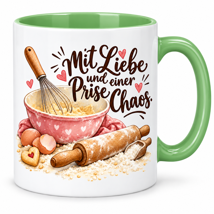 Backtasse „Mit Liebe und einer Prise Chaos.“ – gruen, weiße Außenseite
