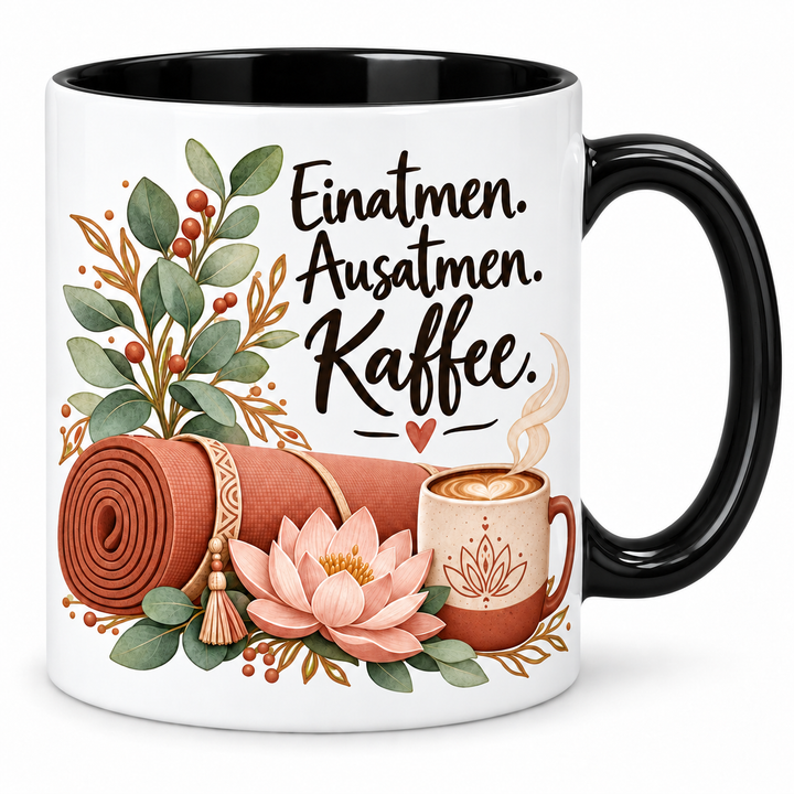 Yoga-Tasse „Einatmen. Ausatmen. Kaffee.“ – schwarz, weiße Außenseite