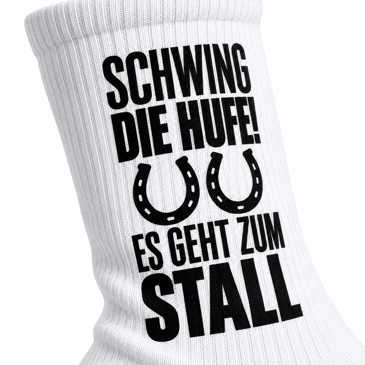 Schwing die Hufe! – weiße Socken mit Hufeisenmotiv – detail