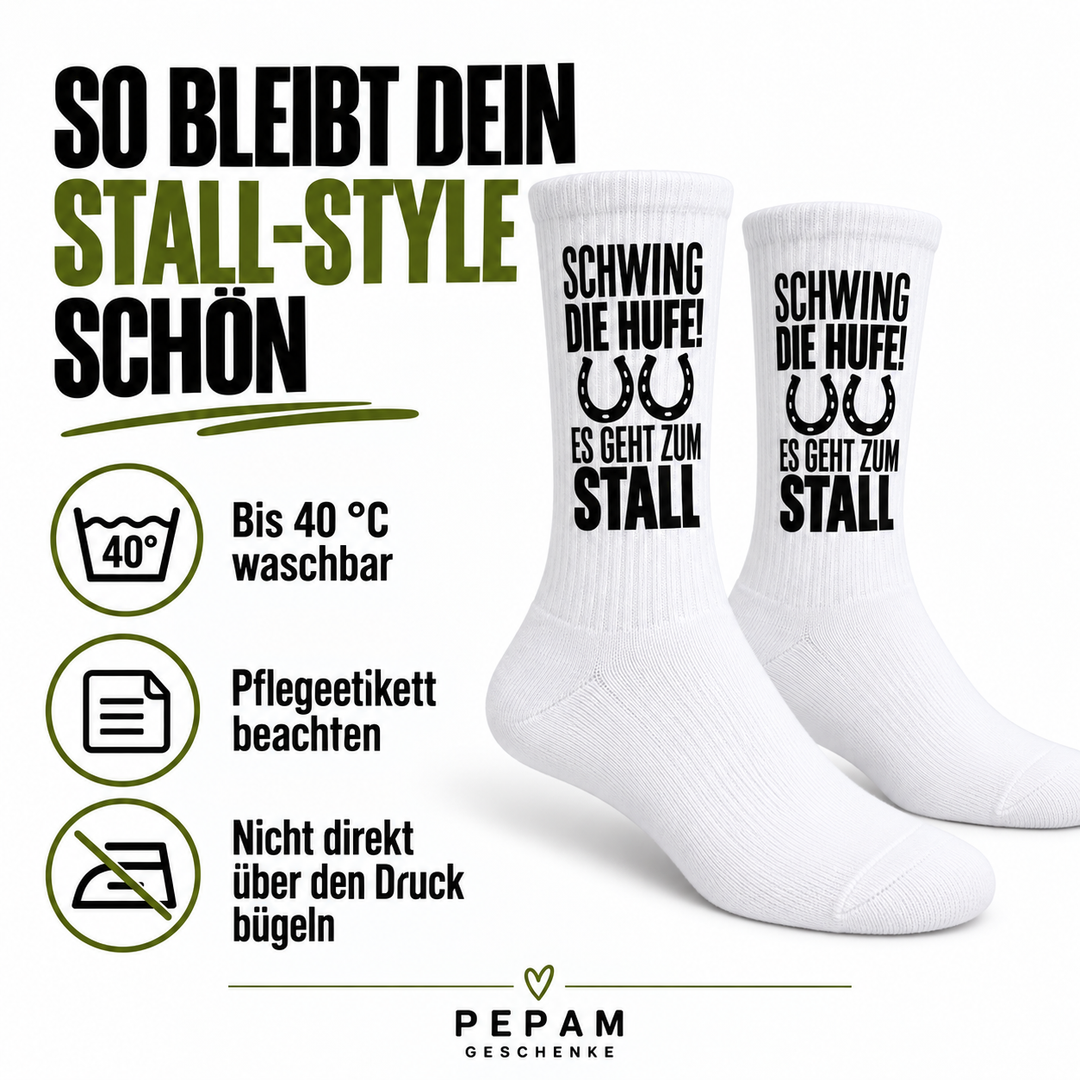 Schwing die Hufe! – weiße Socken mit Hufeisenmotiv – pflege