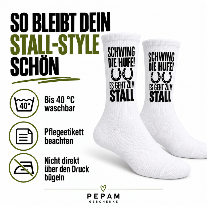 Schwing die Hufe! – weiße Socken mit Hufeisenmotiv – pflege
