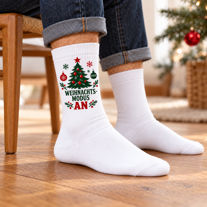 Weiße Weihnachtssocken für Herren im winterlichen Freizeitlook