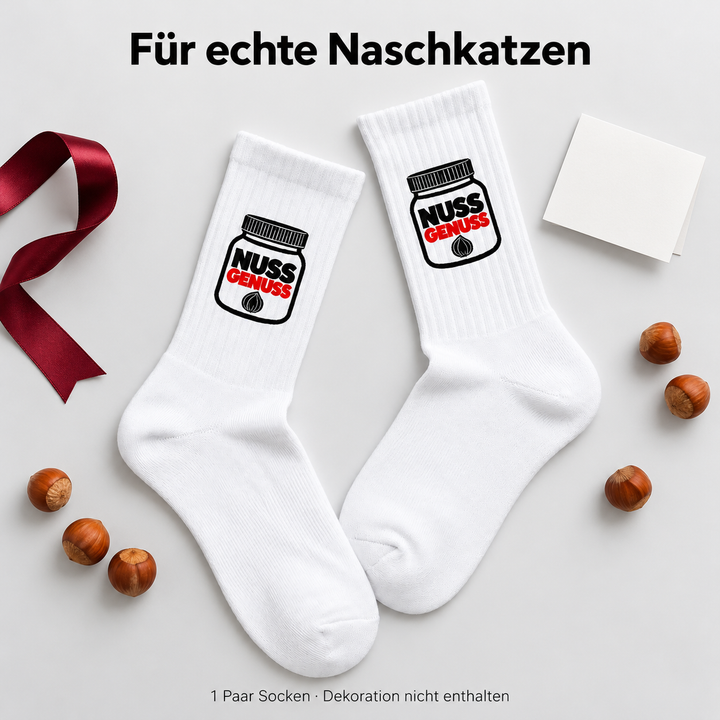 Geschenkidee für Naschkatzen: ein Paar Nussgenuss-Socken, Dekoration nicht enthalten