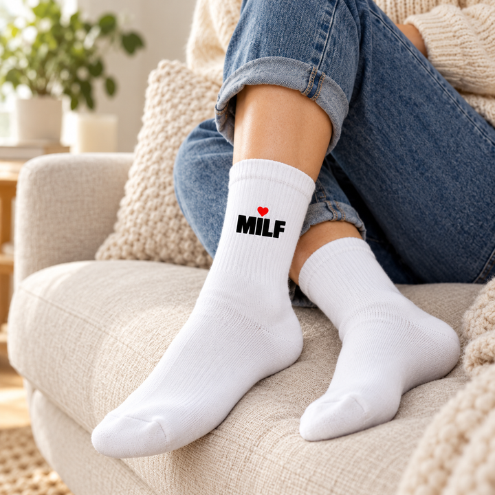 MILF Socken als gemütliches Statement zu Hause