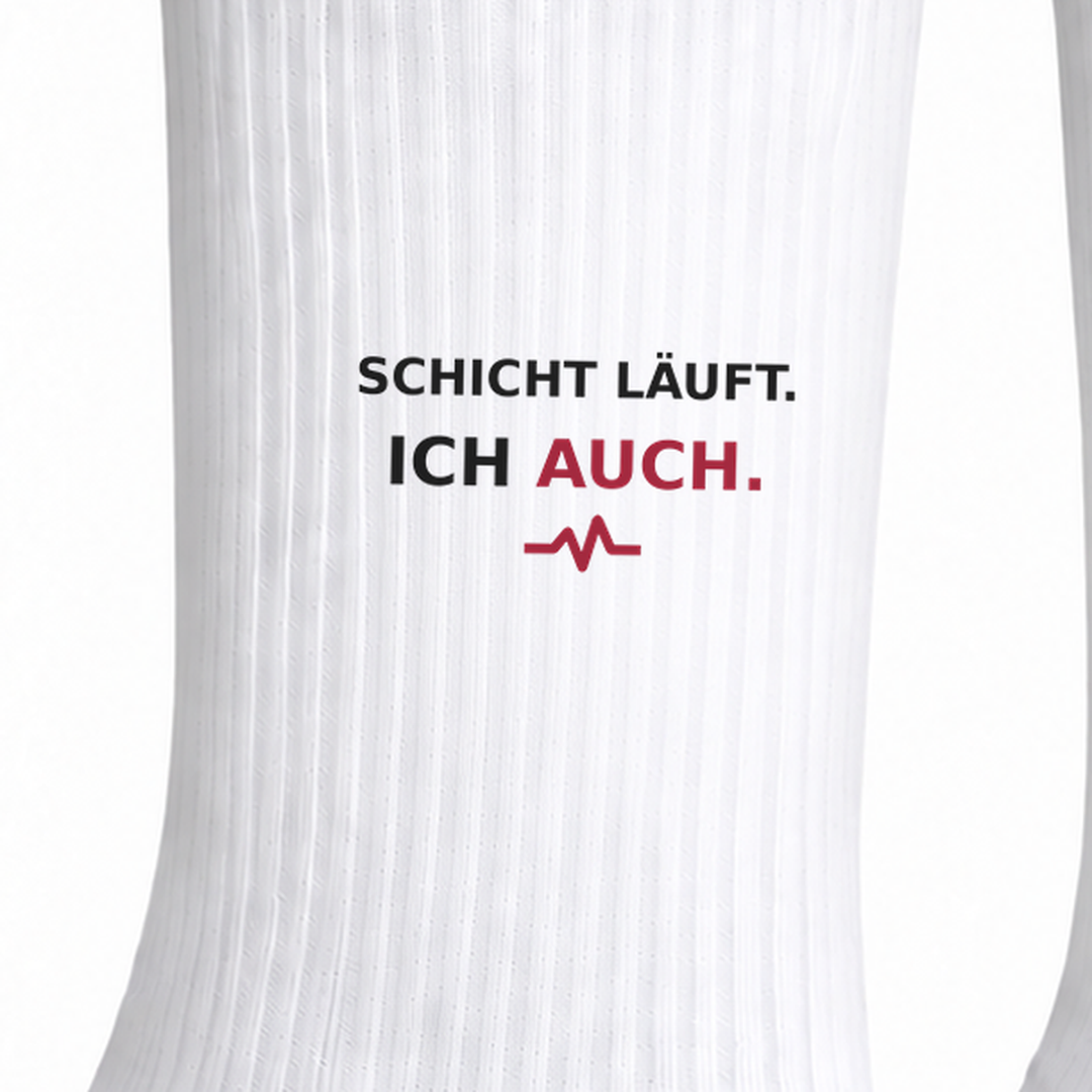 Nahaufnahme des Aufdrucks Schicht läuft Ich auch auf weißer Socke