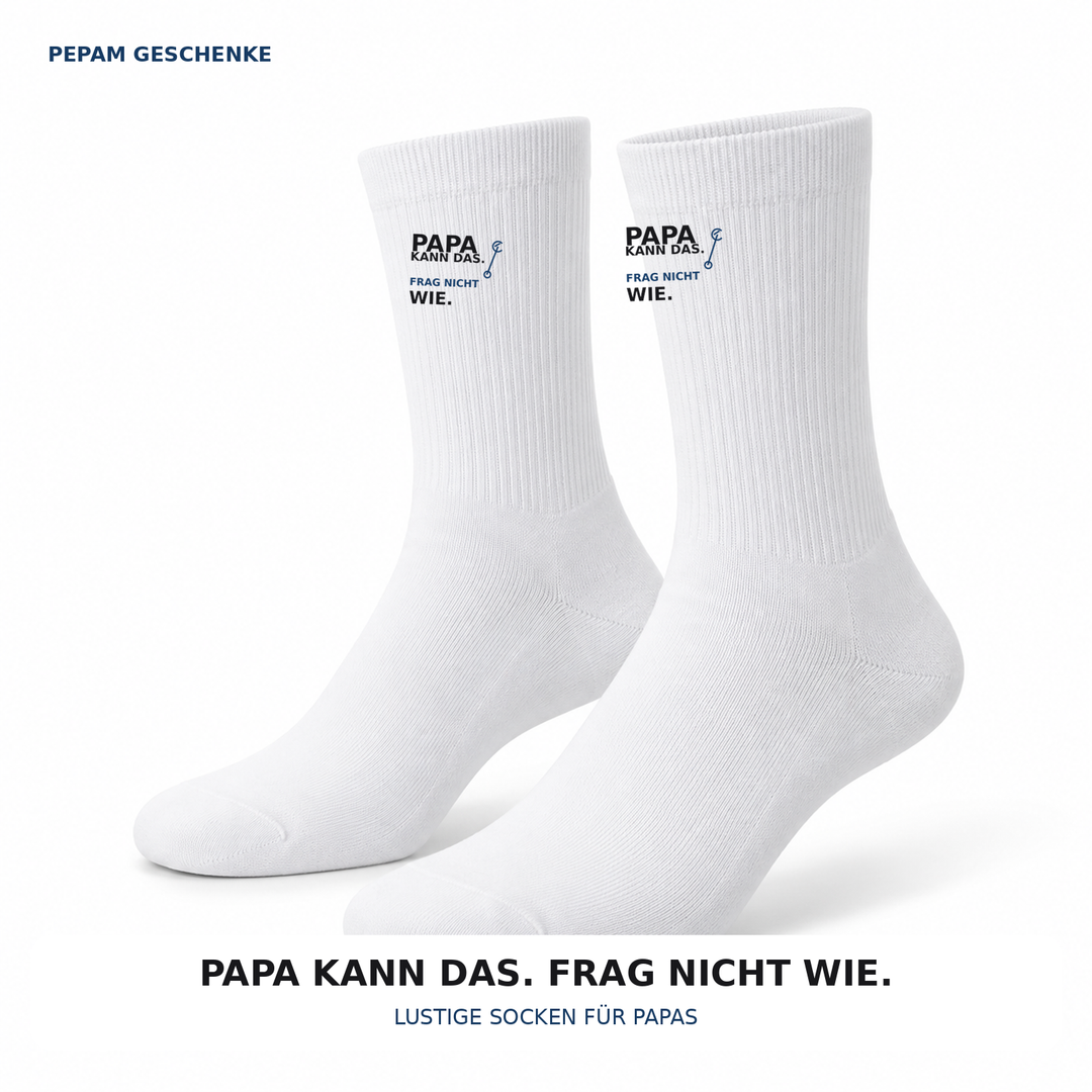 Weiße Papa-Socken mit dem Aufdruck Papa kann das. Frag nicht wie.