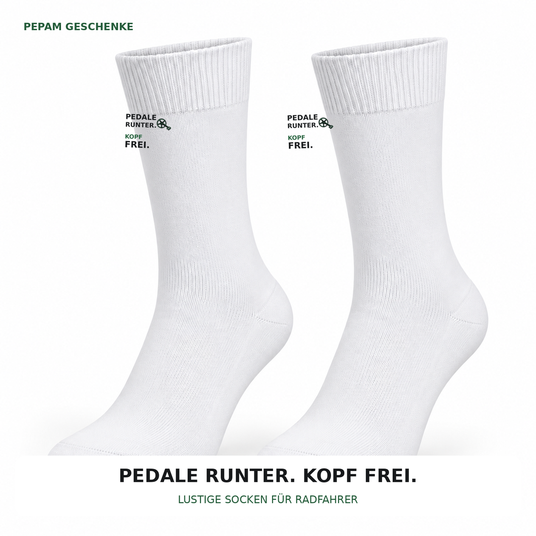 Weiße Radfahrer-Socken mit dem Aufdruck Pedale runter. Kopf frei.