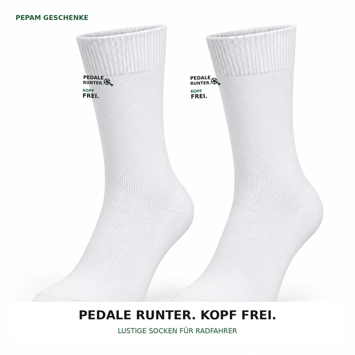 Weiße Radfahrer-Socken mit dem Aufdruck Pedale runter. Kopf frei.