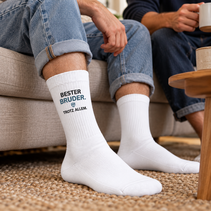 Bester Bruder. Trotz allem. – Socken im Alltag