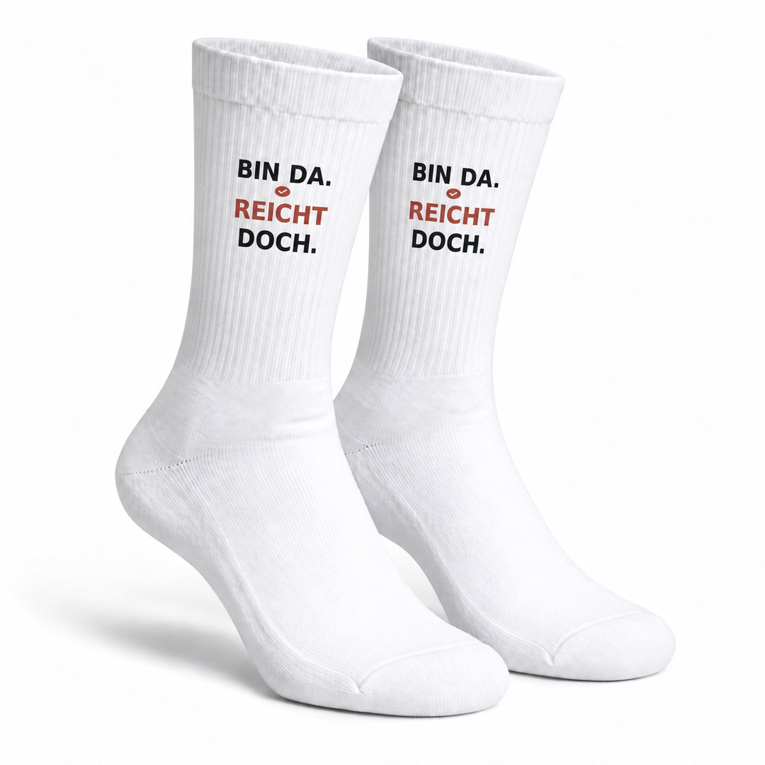 Bin da. Reicht doch. – Weiße Socken als Paar