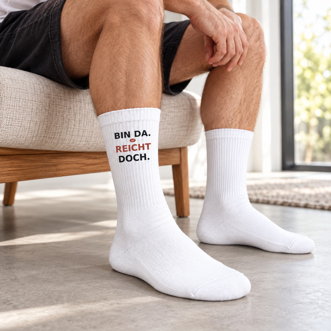 Bin da. Reicht doch. – Socken im Alltag