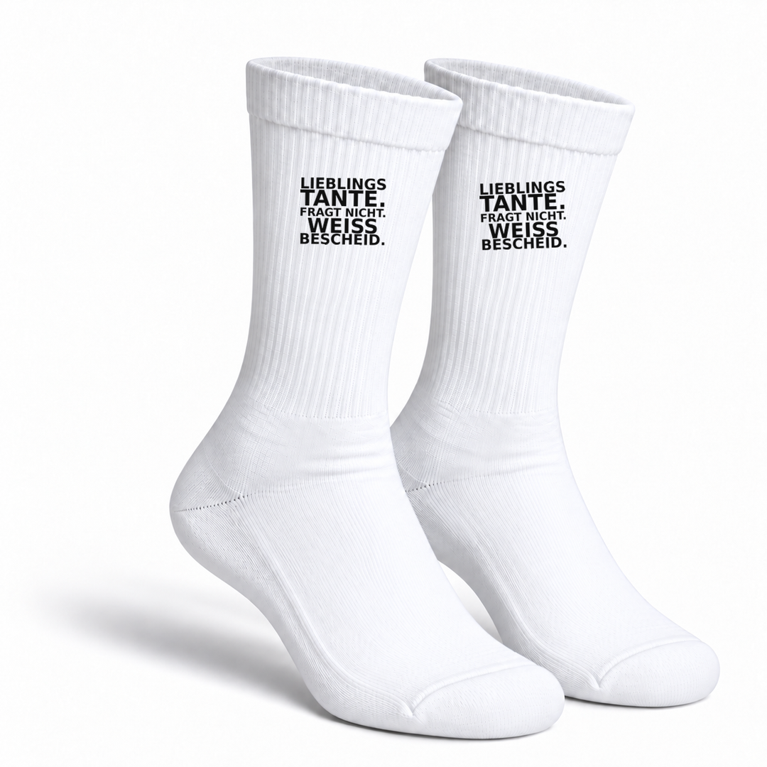 Weiße Tante-Socken mit Aufdruck Lieblingstante. Fragt nicht. Weiß Bescheid. – Paaransicht