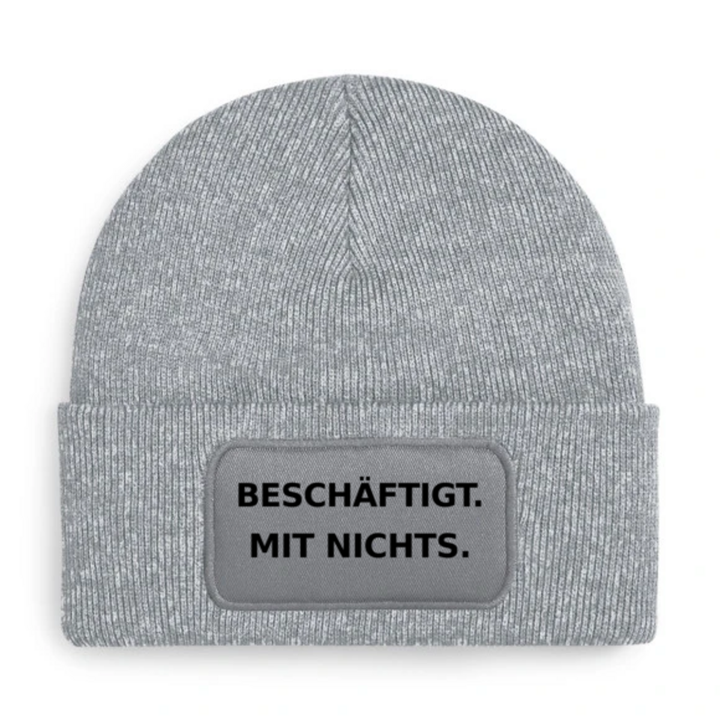 Graue PEPAM Mütze mit Spruch BESCHÄFTIGT. MIT NICHTS.