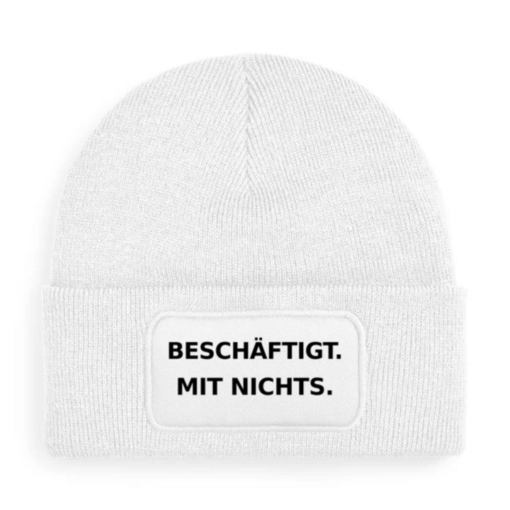 Weiße PEPAM Mütze mit Spruch BESCHÄFTIGT. MIT NICHTS.