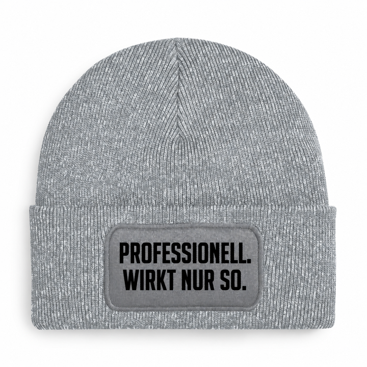 PEPAM Mütze „PROFESSIONELL. WIRKT NUR SO.“ in Grau