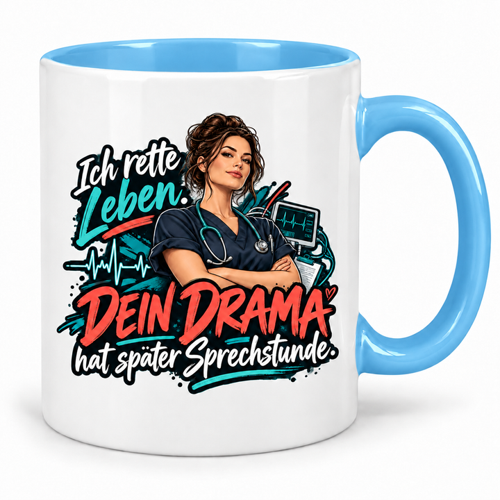 Pflegekraft-Tasse in Blau – Ich rette Leben. Dein Drama hat später Sprechstunde.