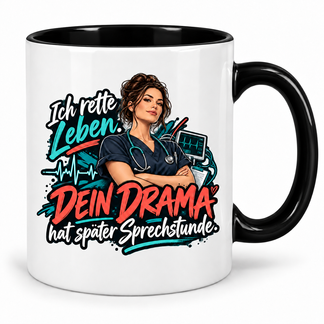 Pflegekraft-Tasse in Schwarz – Ich rette Leben. Dein Drama hat später Sprechstunde.