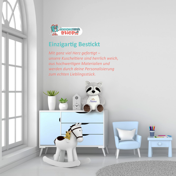 Personalisiertes Kuscheltier Baby Racoon mit Name – Geschenk zur Geburt oder Taufe