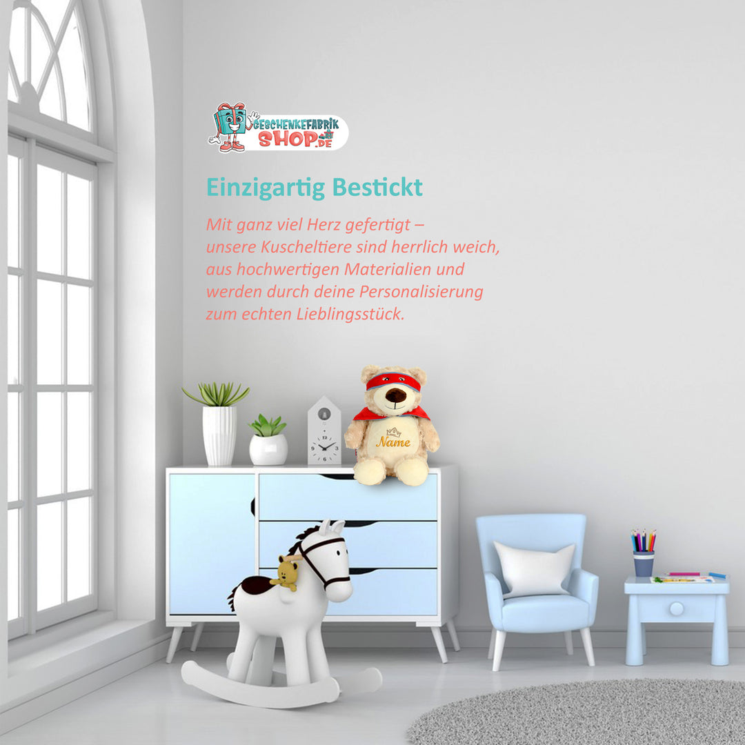 Personalisiertes Kuscheltier Bär mit Name – Hero Bear Plüschtier für Babys & Kinder | Geschenk zur Geburt, Taufe oder Geburtstag