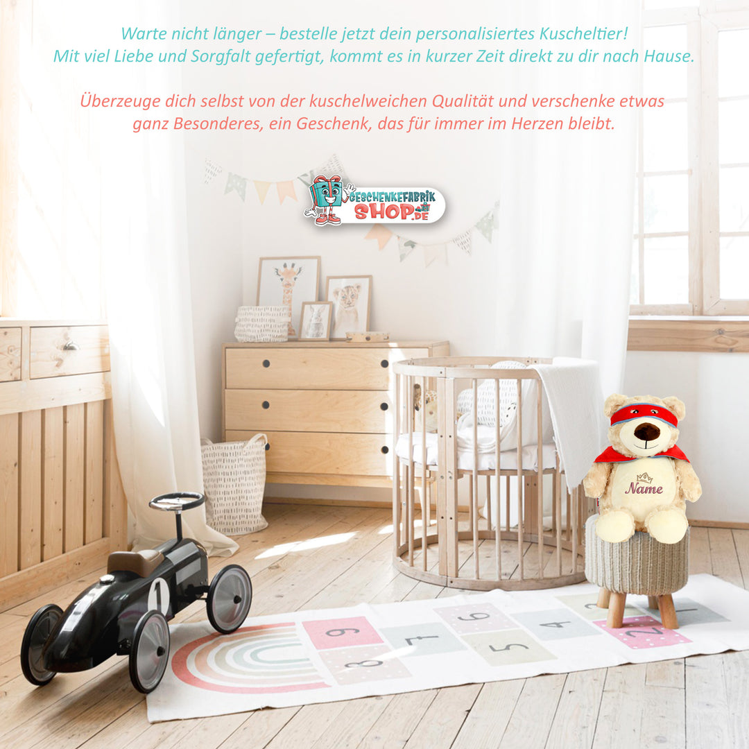 Personalisiertes Kuscheltier Bär mit Name – Hero Bear Plüschtier für Babys & Kinder | Geschenk zur Geburt, Taufe oder Geburtstag