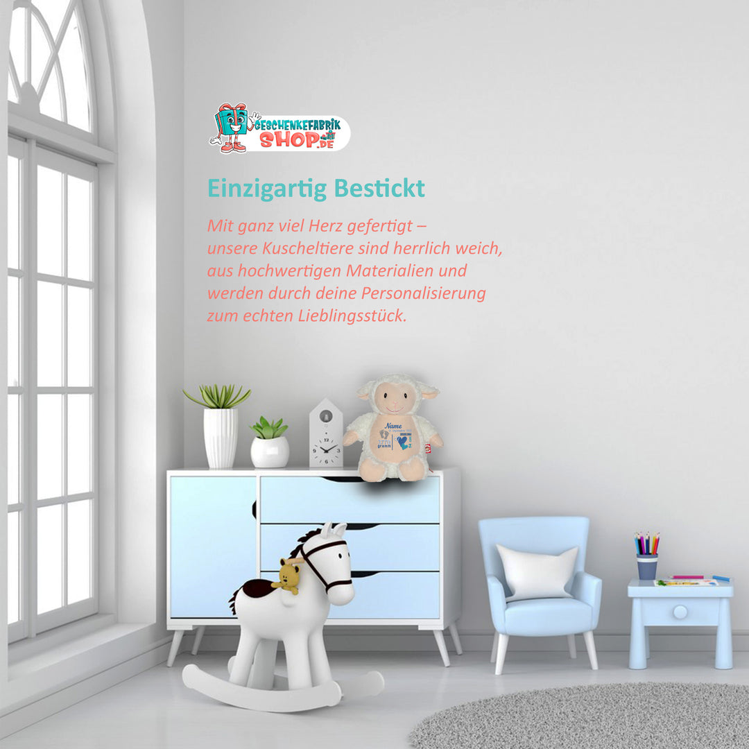 Personalisiertes Kuscheltier Fluffy Lamb mit Name & Geburtsdaten – Geschenk zur Geburt oder Taufe