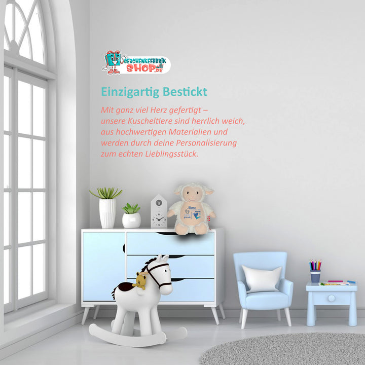 Personalisiertes Kuscheltier Fluffy Lamb mit Name & Geburtsdaten – Geschenk zur Geburt oder Taufe
