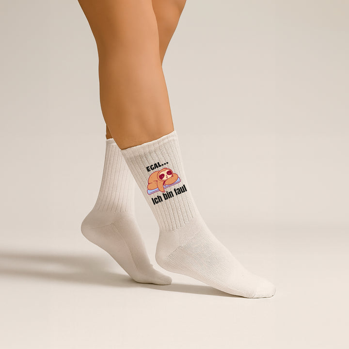 Socken „Egal. Ich bin faul.“ – Lustige Spruchsocken | Fun & Chill Socks | Geschenk für Faule & Genießer | Made in Europe
